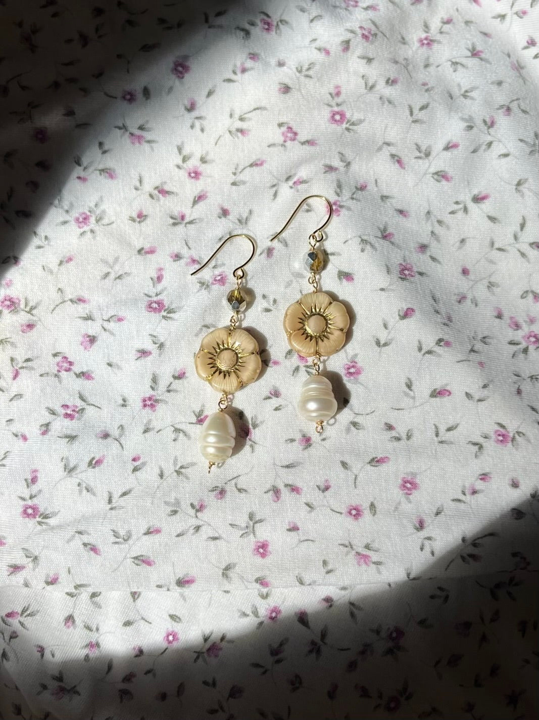 Golden Flower & Pearls Earrings